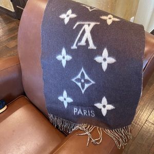 LOUIS VUITTON REYKJAVIK 100% Cashmere Scarf, Brown